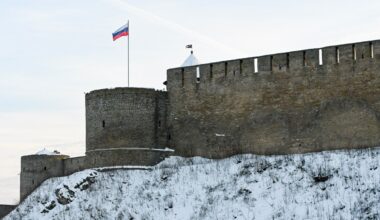 How Putin's invasion of NATO could unfold as Estonia border closed