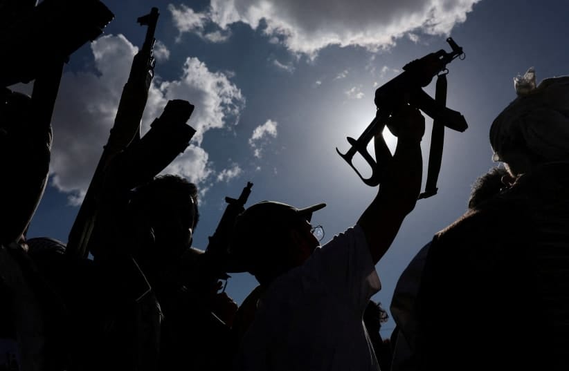 Houthi supporters demonstrate in solidarity with Iran, amid a two-week ceasefire between U.S. and Iran, in Sanaa, Yemen, April 10, 2026.