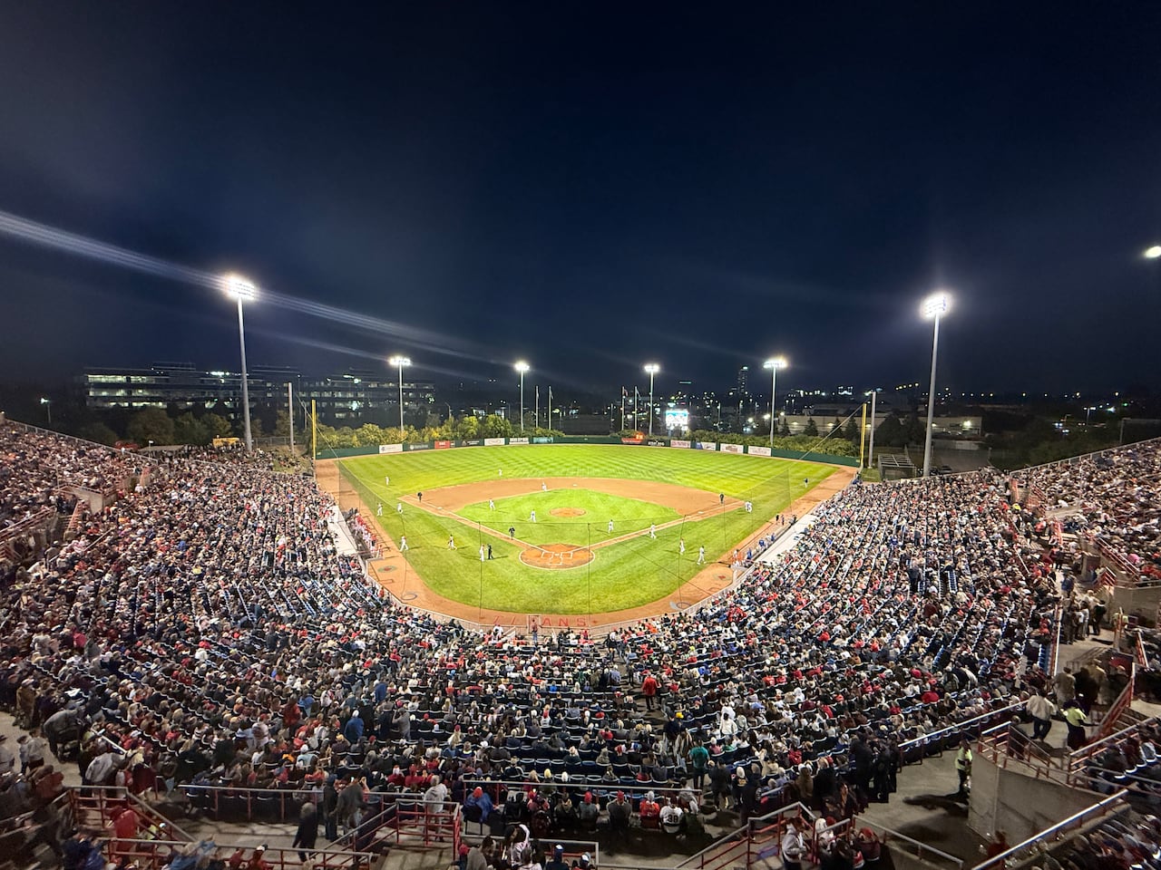A full baseball pitch