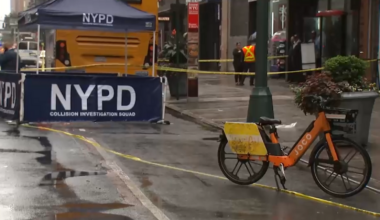 Manhattan bicyclist struck, killed by dump truck at West 34th Street in Midtown