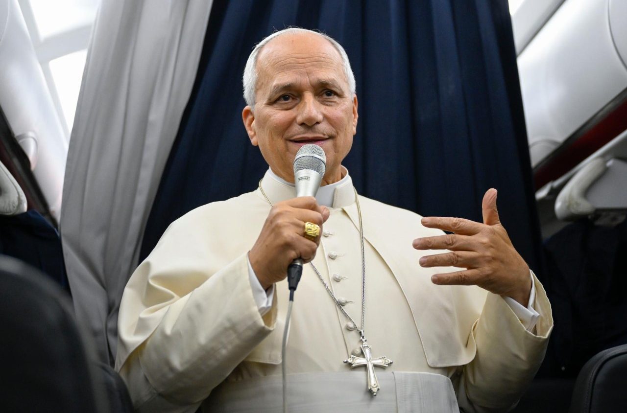 Pope: Wars are senseless; Russia and Ukraine should sit down to talk