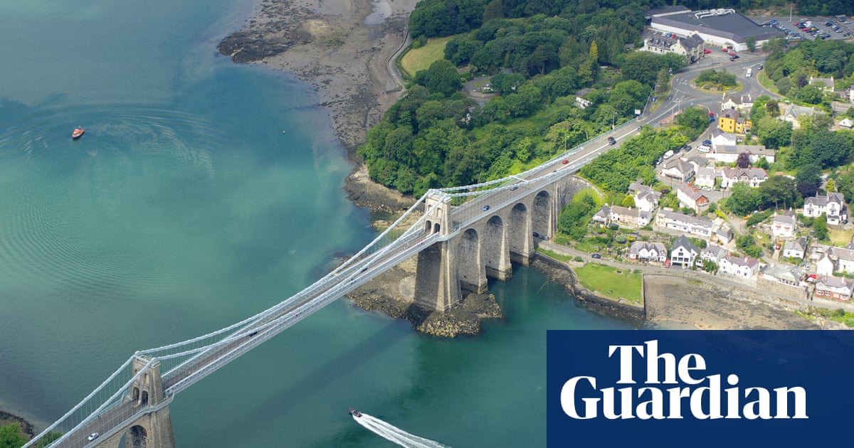 Body of newborn baby found on Welsh shoreline, prompting search for mother | Wales