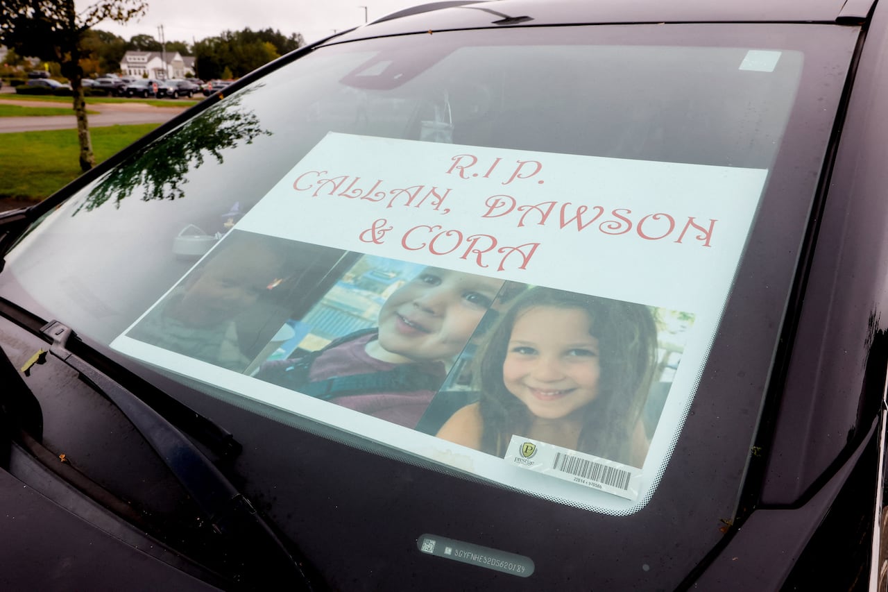 A sign that says RIP Callan, Dawson and Cora.