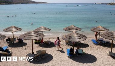 Vouliagmeni beach: Man, 82, dies after beach fight with 76-year-old over sunlounger in Greece - BBC