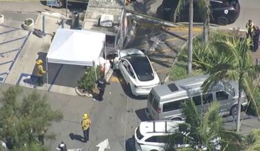 1 killed, 4 hurt after car hits pedestrians in parking lot outside Trader Joe's in Fairfax District