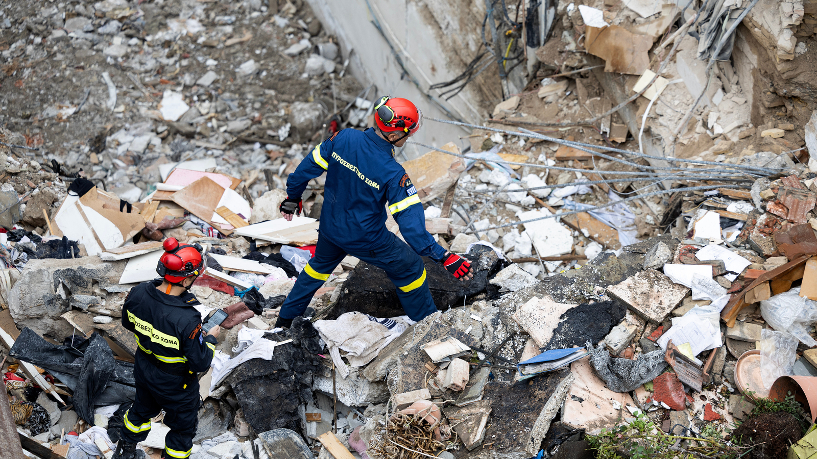 Bodies of 6 people, including 4 Americans, recovered from collapsed building in Athens