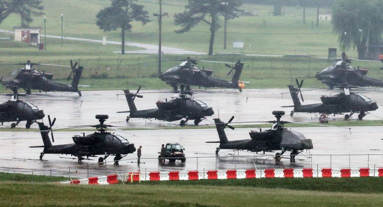 AH-64 Apache attack helicopters at Camp Humphreys on the final day of the annual US-South Korea UFS joint military exercise, which was shortened by six days after President Donald Trump ordered a substantial reduction in US participation, in Pyeongtaek, South Korea, August 21, 2026 [Yonhap via Reuters]