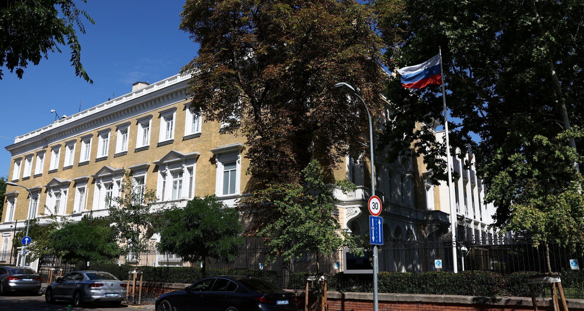 Hungary expels 10 Russian diplomats, Moscow promises harsh response | European Union News