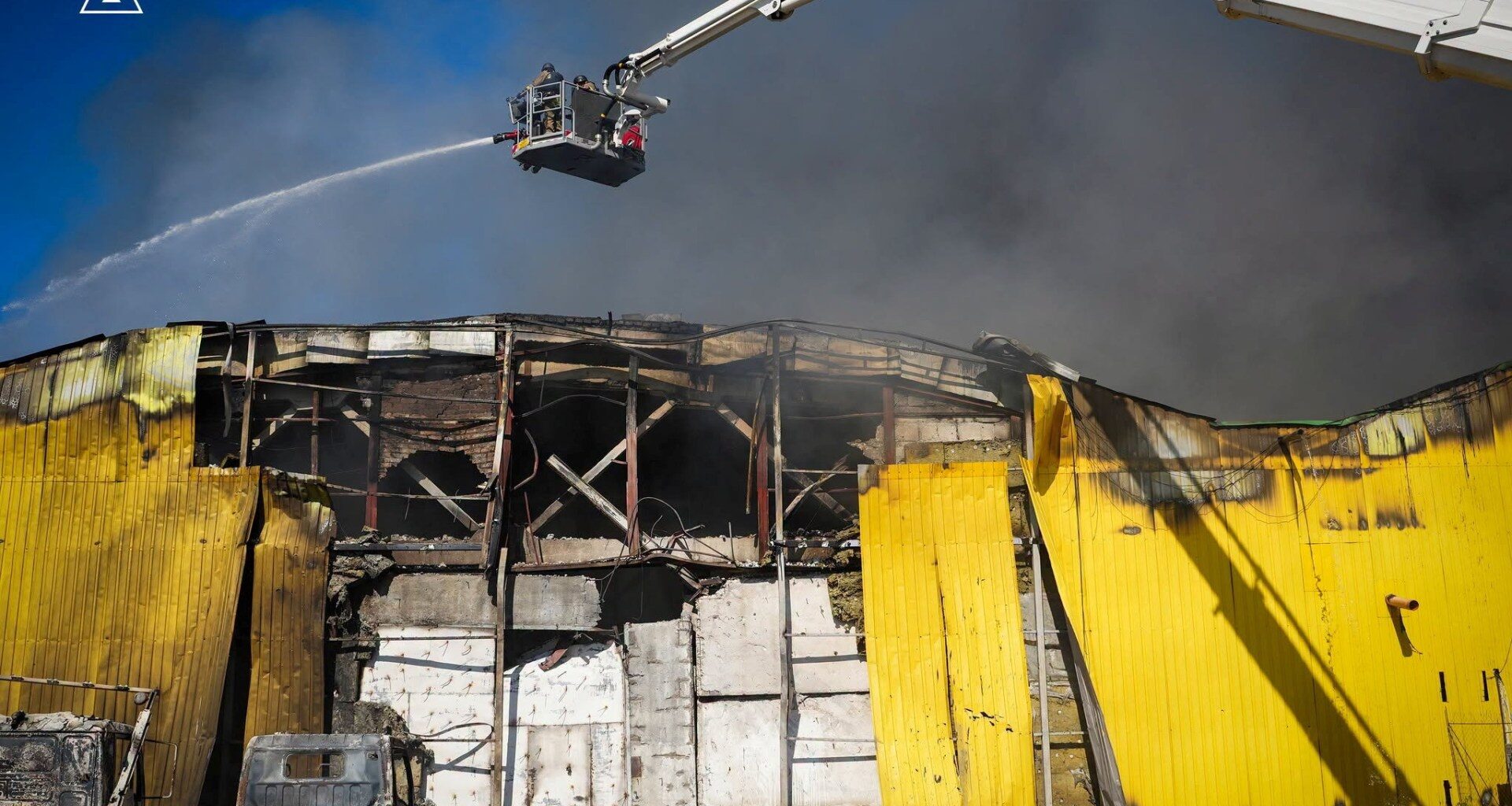 Russian attacks kill 7 in Ukraine as Kyiv targets gas plants deep in Arctic | Russia-Ukraine war News