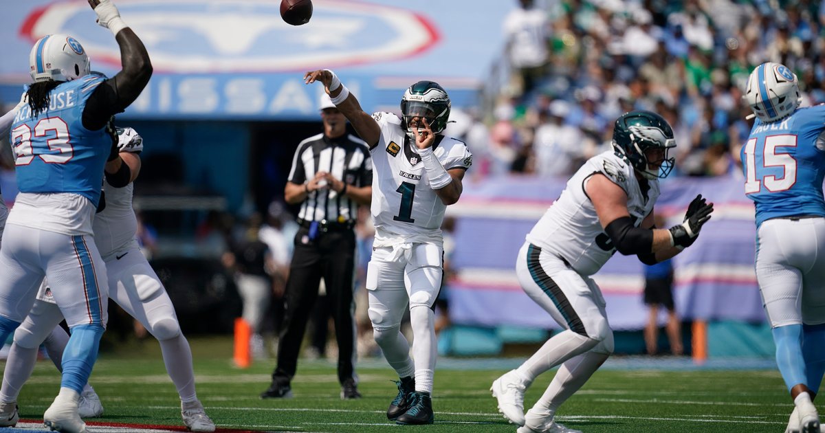 Handing out 10 awards from the Eagles-Titans game