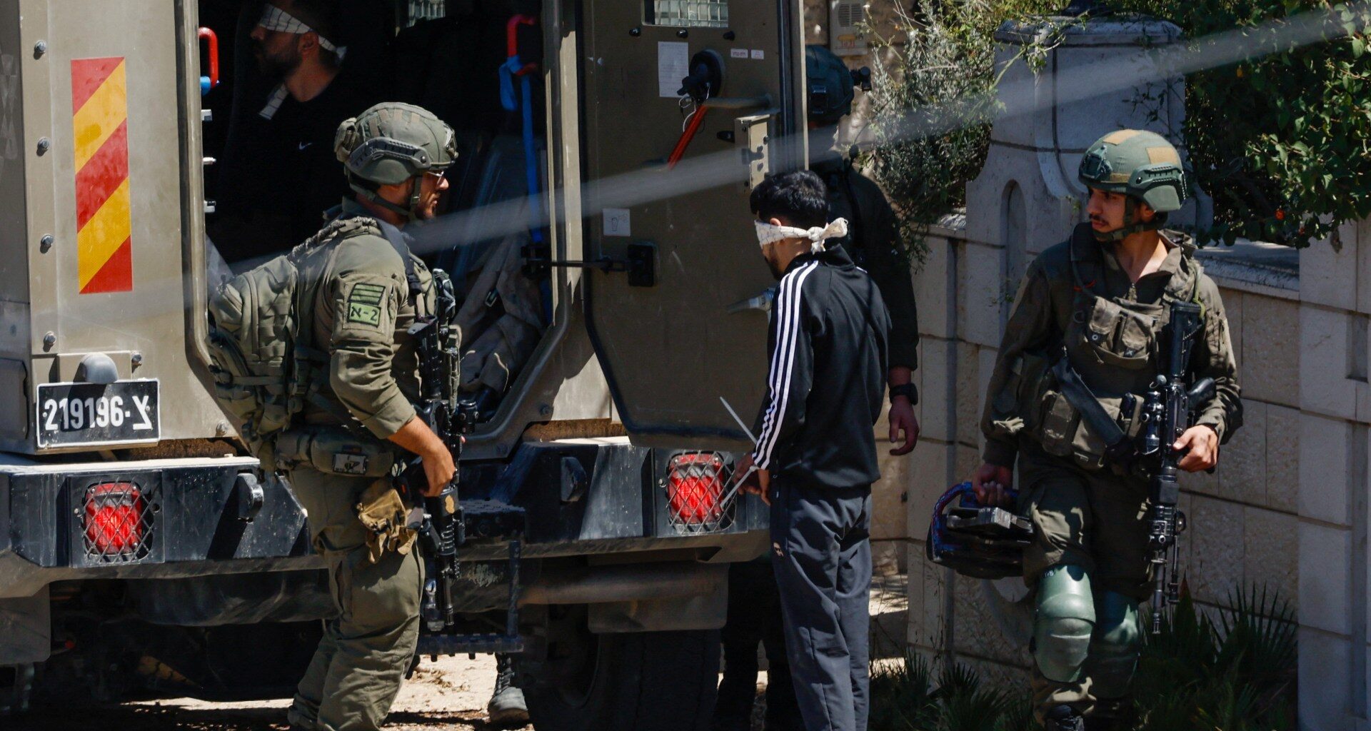 Israeli forces arrest dozens of Palestinians in occupied West Bank raid | Human Rights News