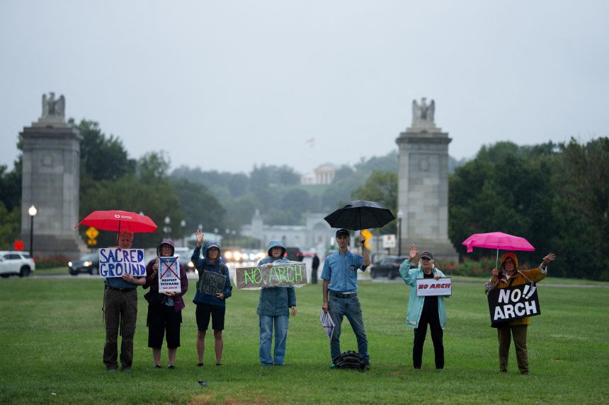 People protest President Donald Trump’s proposed triumphal arch, at its proposed site in Memorial Circle in Washington, DC, on September 21.