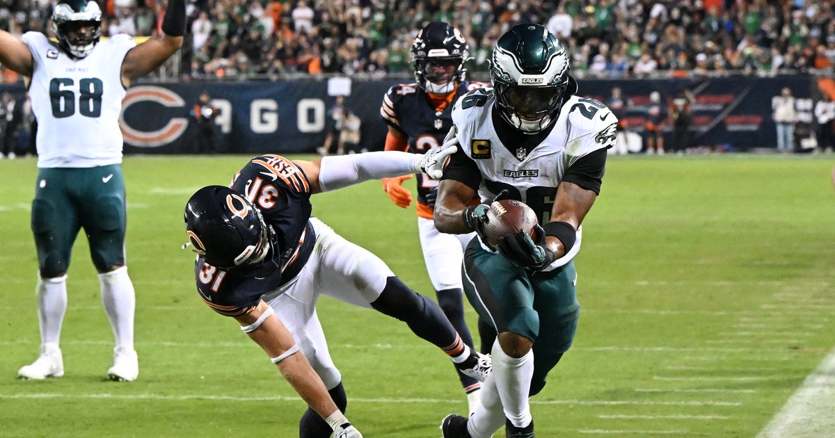Game ball, three stars, and snap count analysis: Week 3, Eagles at Bears