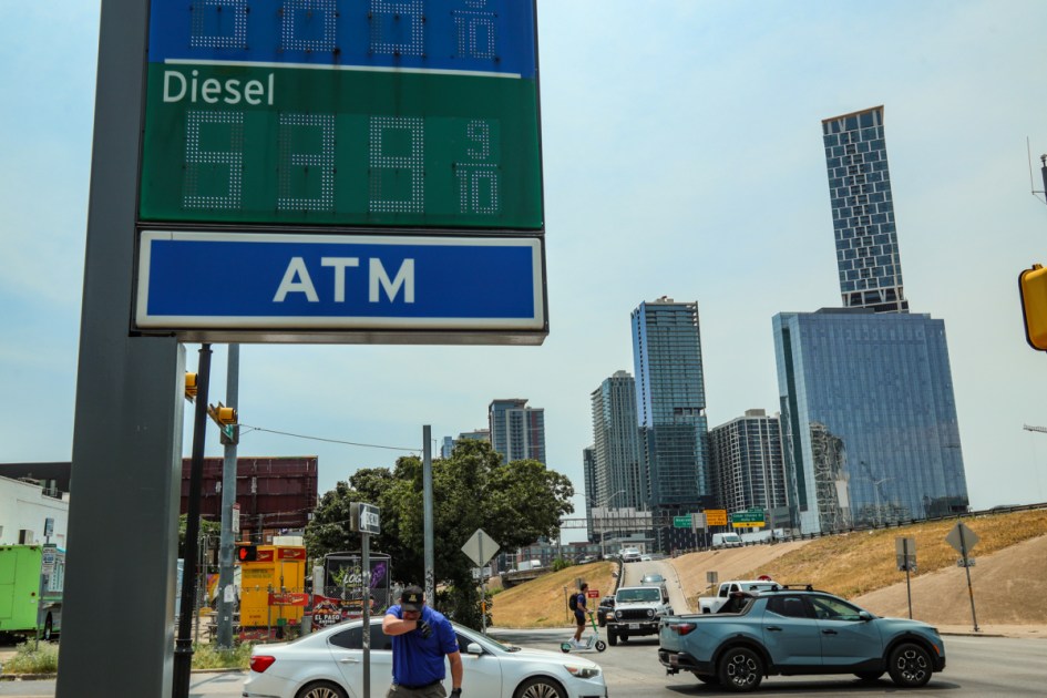 Abbott declares disaster over high diesel prices in Texas