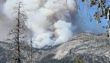 2 battling fire at Yosemite killed in helicopter crash
