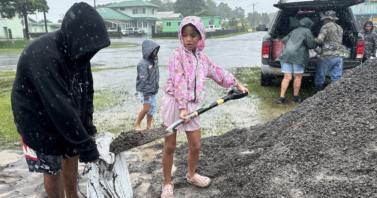 Hurricane Nolo expected to bring heavy rain as it skirts Hawaii’s Big Island