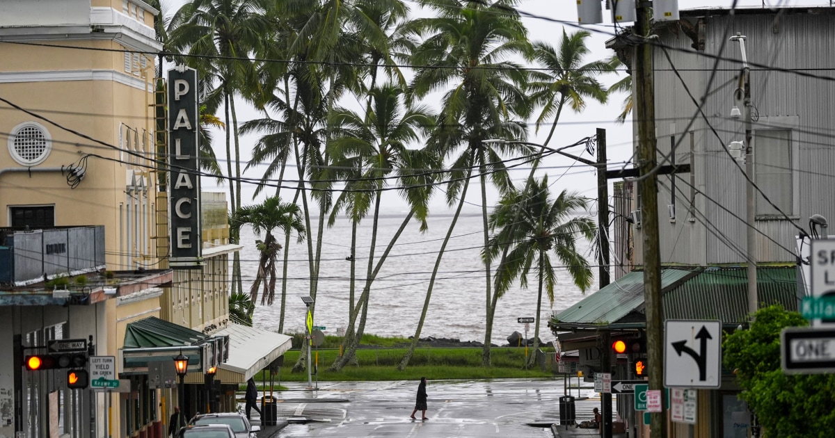 Hurricane Nolo skirts Hawaii but powerful winds and flooding remain threats