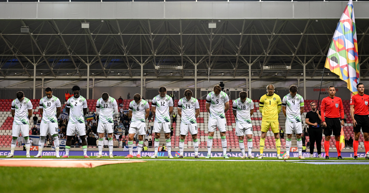 Ireland players wear black armbands and refrain from handshakes in Israel soccer game