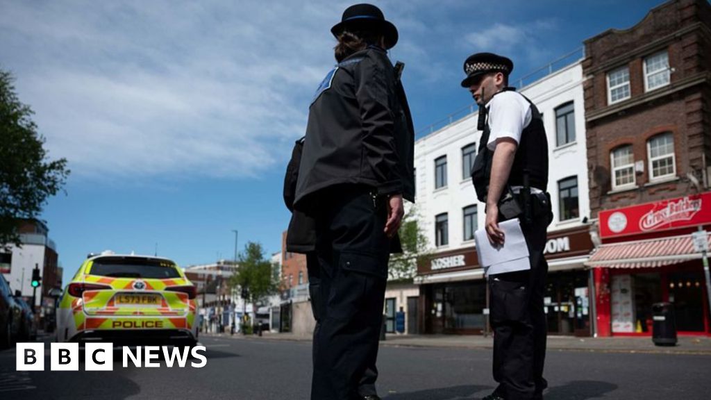 Miliband rejects chief rabbi's claim British Jews in greater danger after sanctions move - BBC