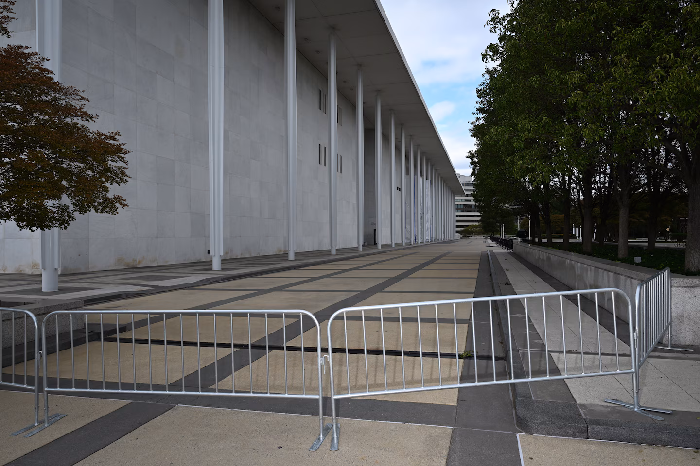 GOP senator blocks bill to stop Trump from demolishing Kennedy Center - The Washington Post