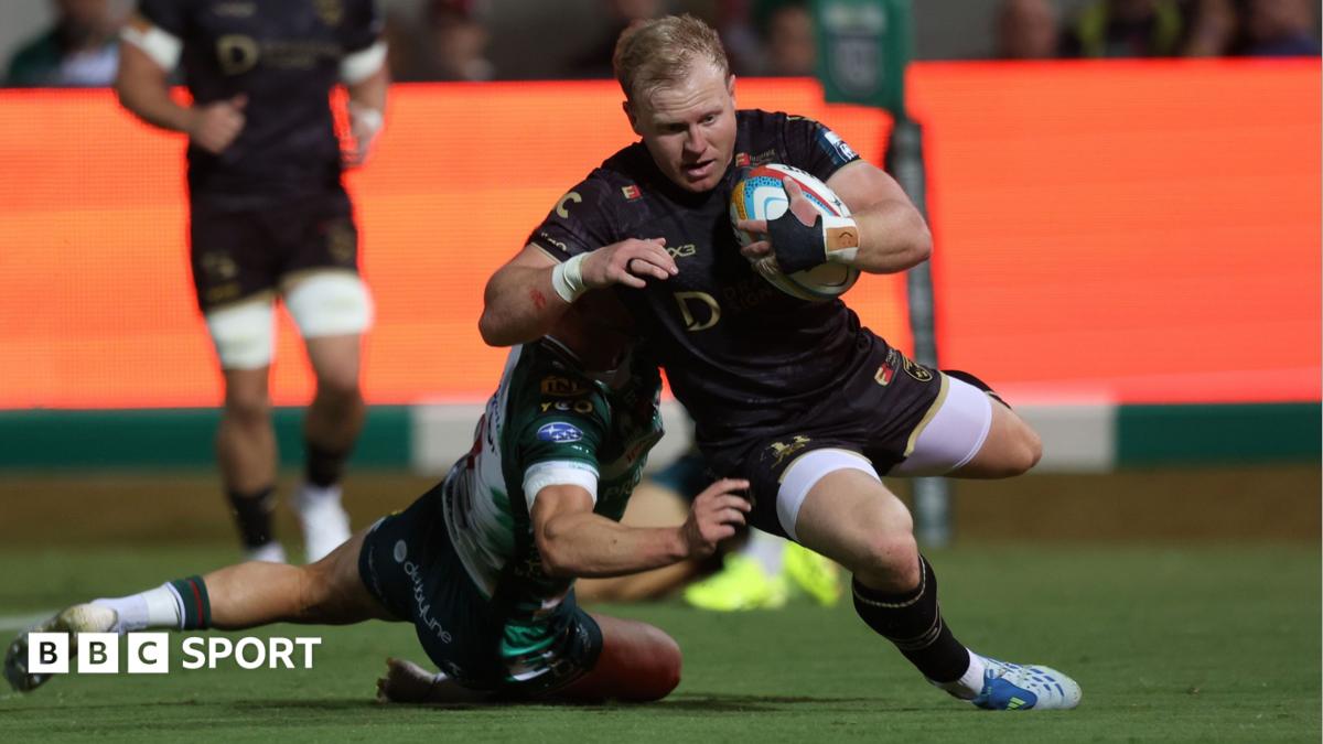 Tinus de Beer crosses to score a try for Dragons at Benetton