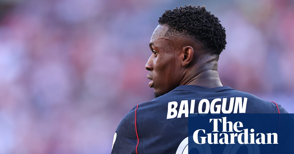 Everton left with only one striker after Balogun deal collapses late on deadline day | Everton