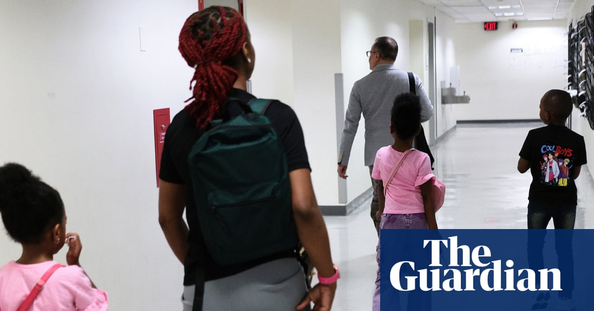 US immigration judges told to slash time given to people awaiting visas or green cards before being deported | US immigration