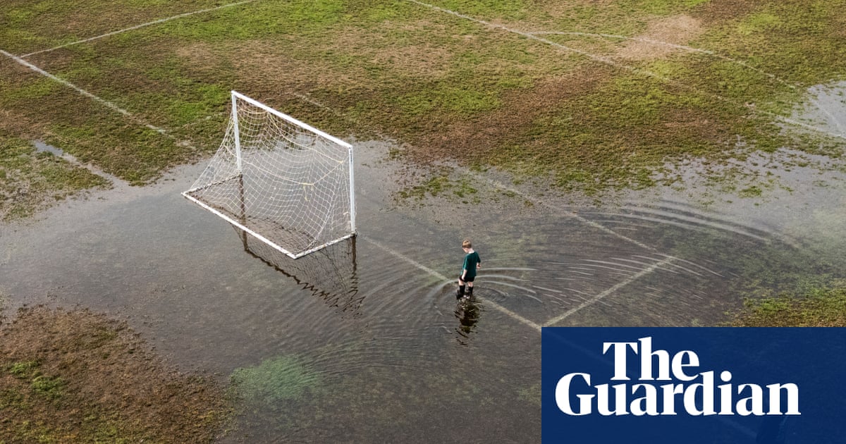 Schools forced to shut amid burst Thames Water pipe ‘leaking 750 litres a second’ | Water industry