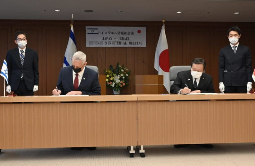Defense Minister Benny Gantz signs a Memorandum for Defense Cooperation with his Japanese counterpart Yasukazu Hamada
