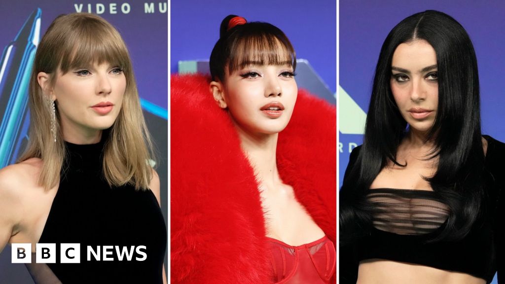 Taylor Swift and Charli XCX among stars to light up VMAs red carpet - BBC