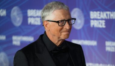 Bill Gates Says the Future of AI Will Happen in Two Phases