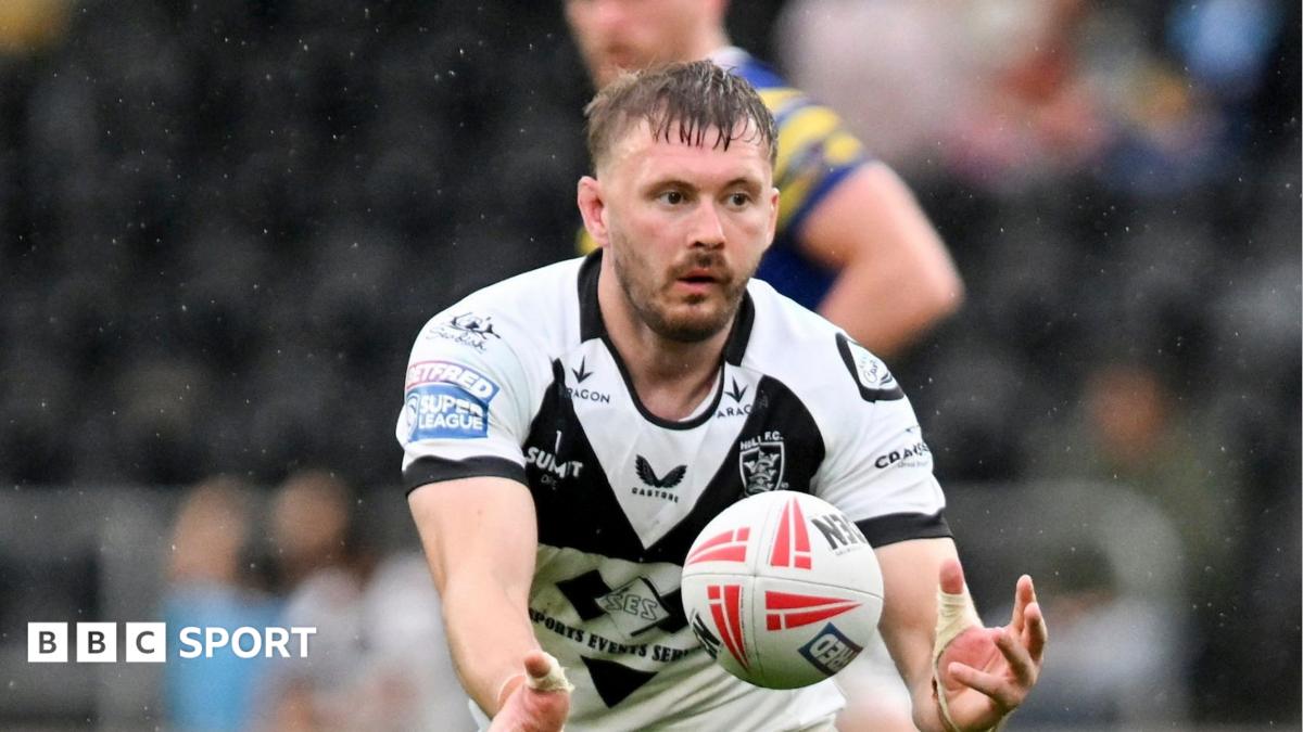 Joe Batchelor passing the ball during Hull FC's game with Warrington