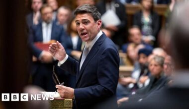 Burnham pressed on economy at first PMQs as UK borrowing costs rise - BBC