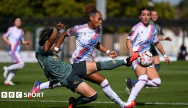 Lexi Lloyd-Smith is challenged by Yuka Momiki