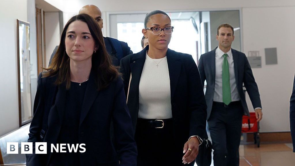 Surrogate who refused abortion over heart defect takes custody battle to US Supreme Court - BBC