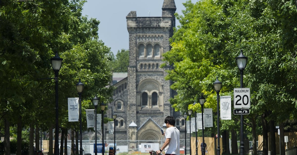 6,100 U of T workers vote in favour of strike