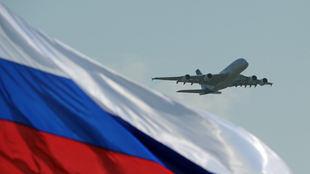 Russians Abandon Flights for Trains as Drone Disruptions Paralyze Major Airports