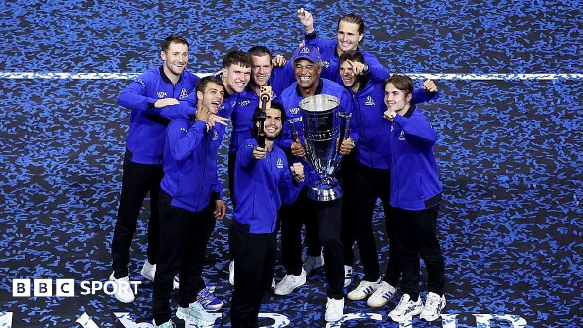 Team Europe including Carlos Alcaraz take a selfie with the Laver Cup