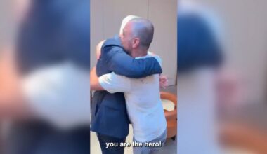 Hero passenger Yaniv Hayoun recounts to the Israeli prime minister how he and other passengers stopped the alleged attacker