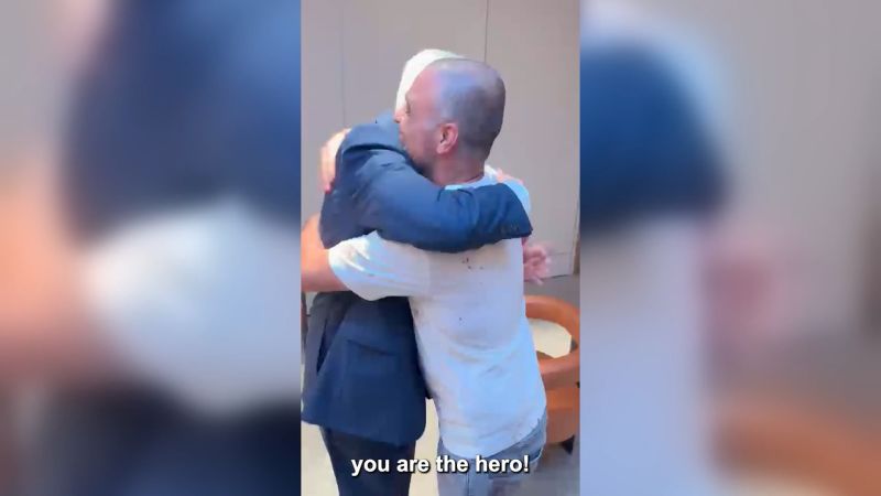 Hero passenger Yaniv Hayoun recounts to the Israeli prime minister how he and other passengers stopped the alleged attacker