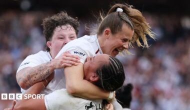 England celebrate their dramatic winning try