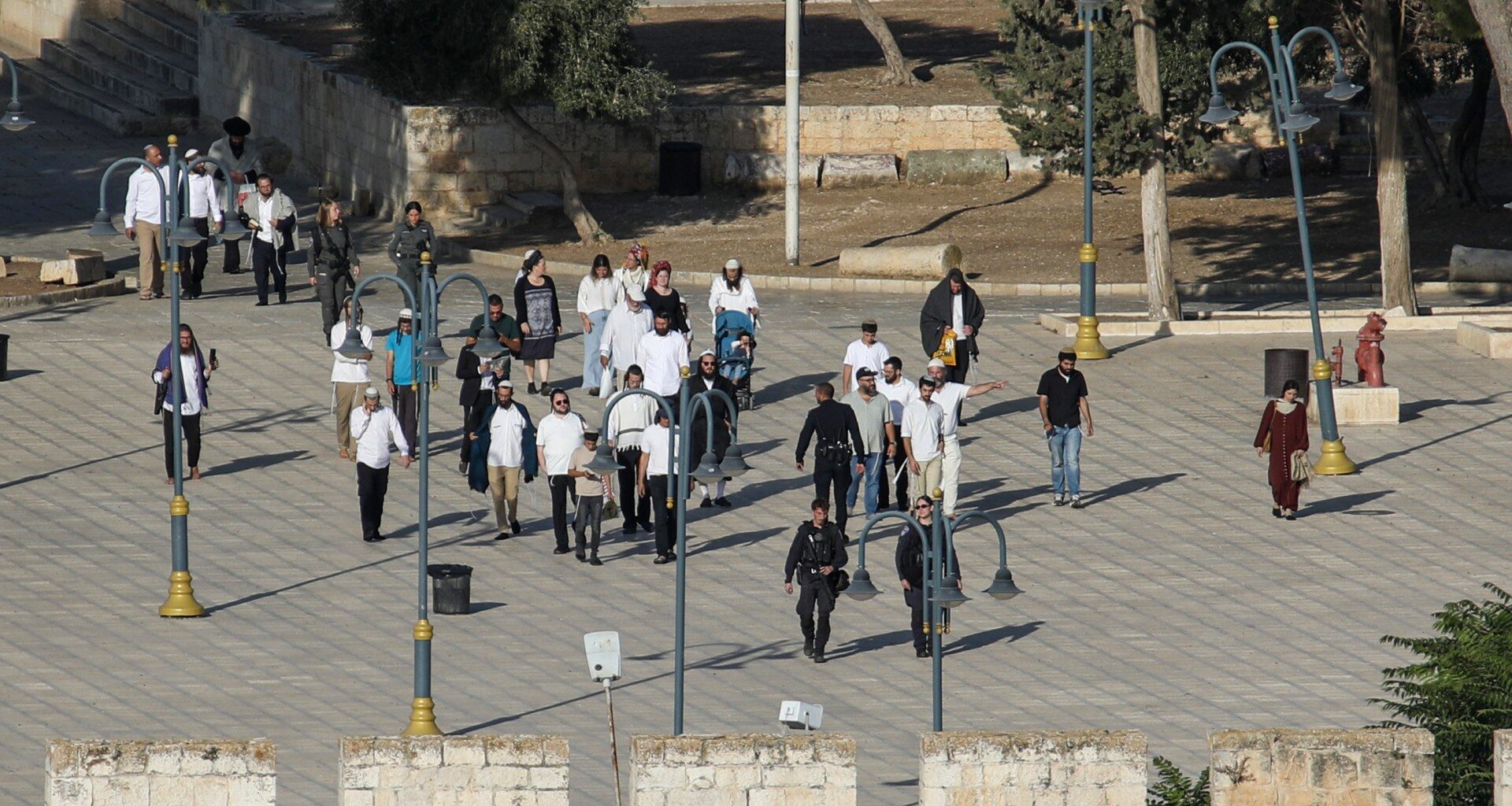 Ben-Gvir joins hundreds of Israelis to storm Al-Aqsa Mosque compound | Israel-Palestine conflict News