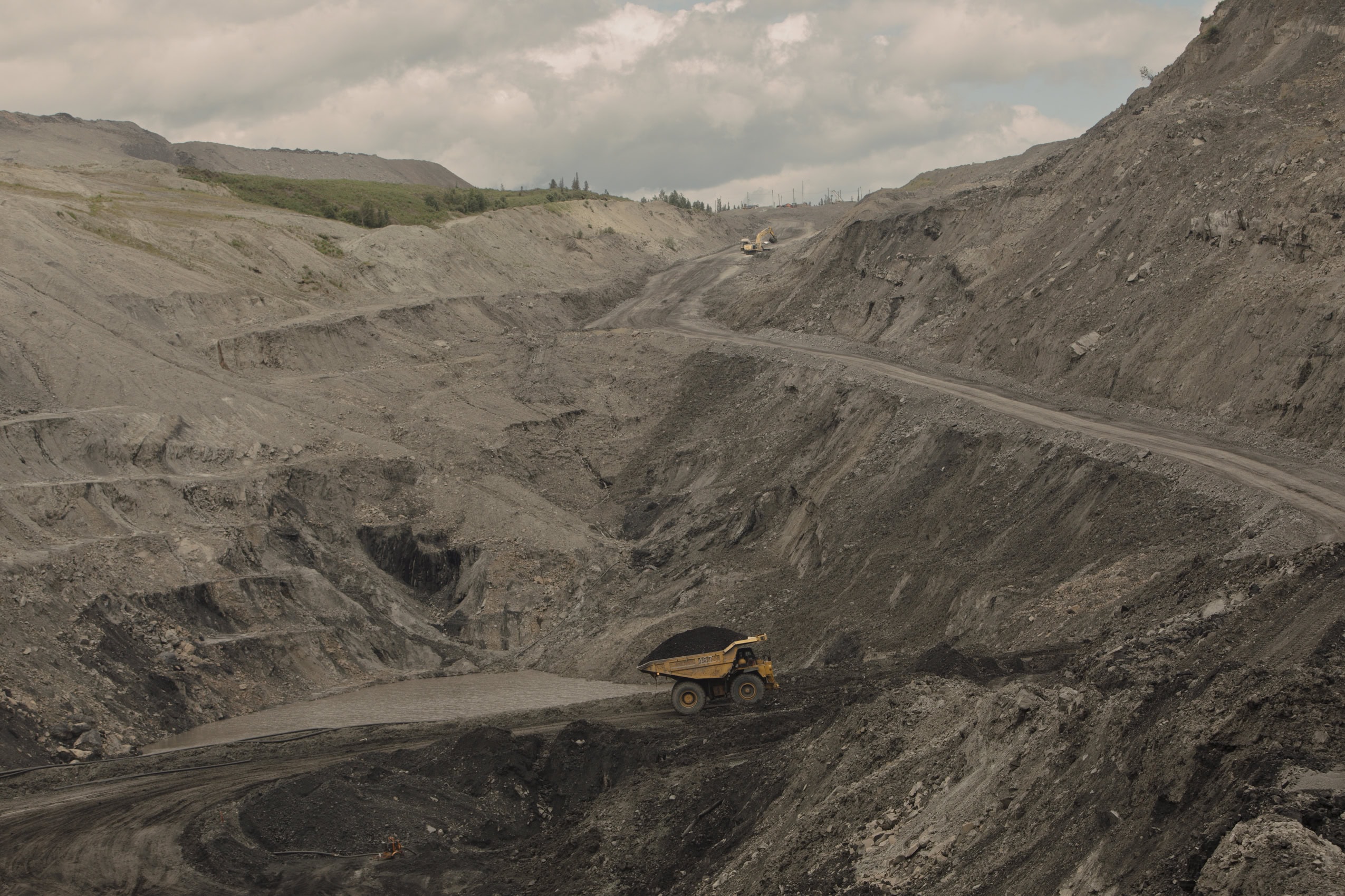 Mine operations at Coal Valley Mine south of Edson, Alberta.