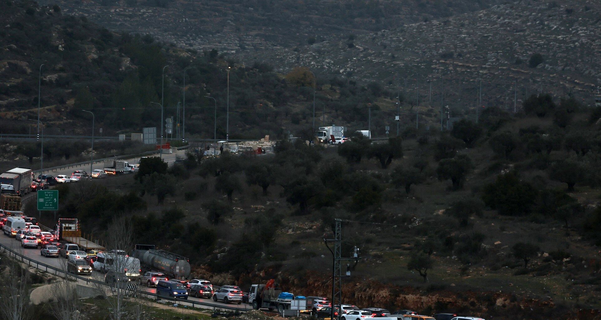 Israeli checkpoints in the West Bank are choking the Palestinian economy | Business and Economy