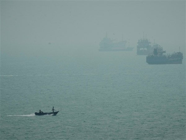 U.S. military says it destroyed 5 more Iranian oil tankers after missile attacks on Navy warship