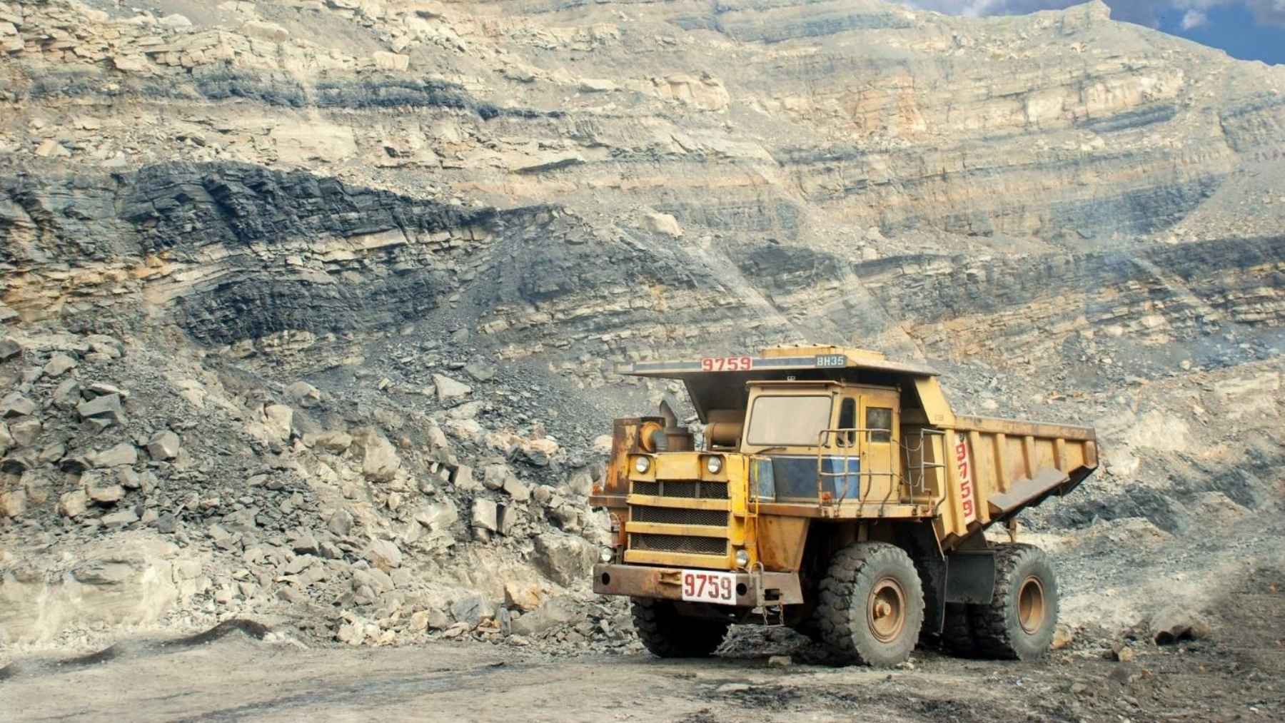 A 261,000-ton stockpile of arsenic dust kept frozen in chambers up to 250 feet down at the edge of Yellowknife has given researchers a sample they turned into arsenic metal more than 99 percent pure, out of waste that would fill seven 10-story buildings