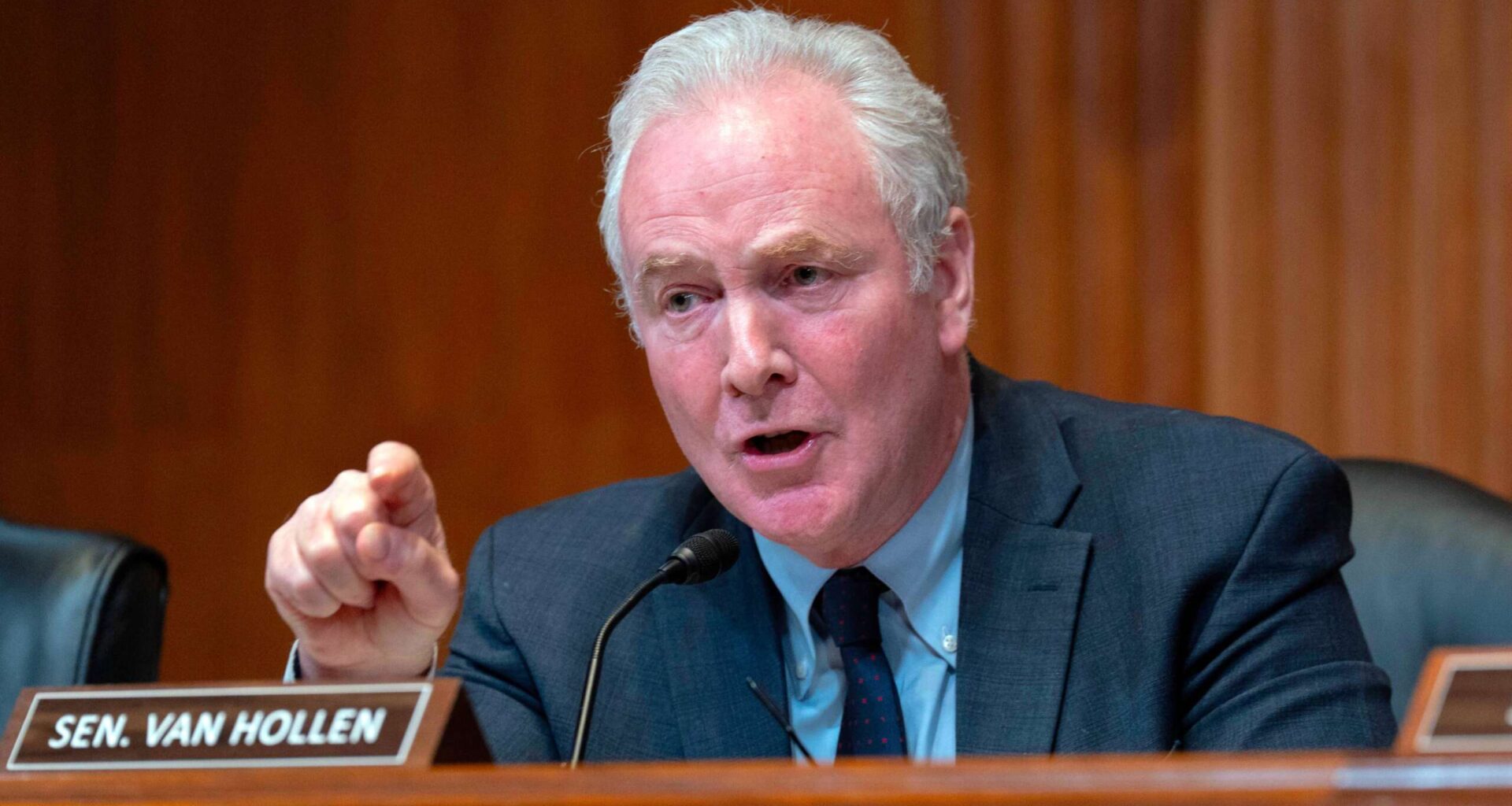 Democrats planning last-ditch attempt at a federal pay raise in 2027