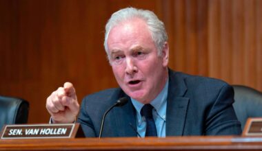 Democrats planning last-ditch attempt at a federal pay raise in 2027