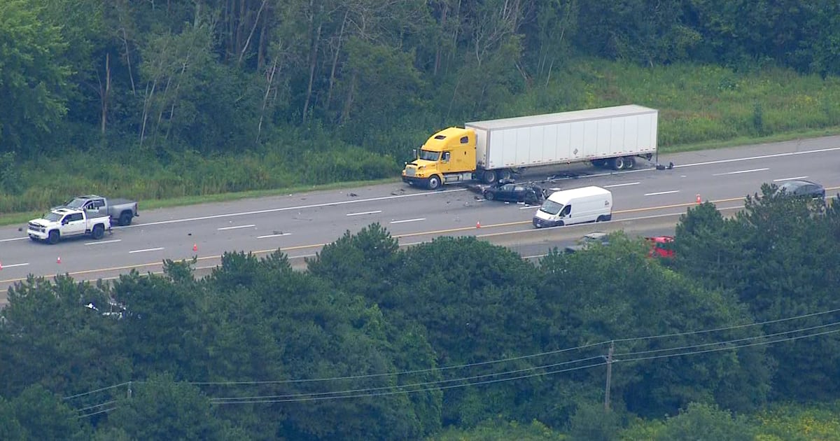 Highway 401 crash in Oshawa leaves 2 injured
