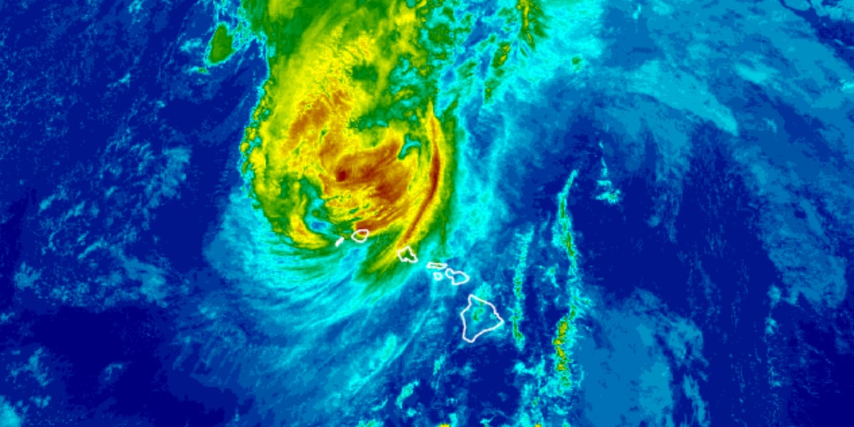 Hurricane Lowell passes just west of Niihau, damaging wind, heavy rain expected overnight | First Alert Weather